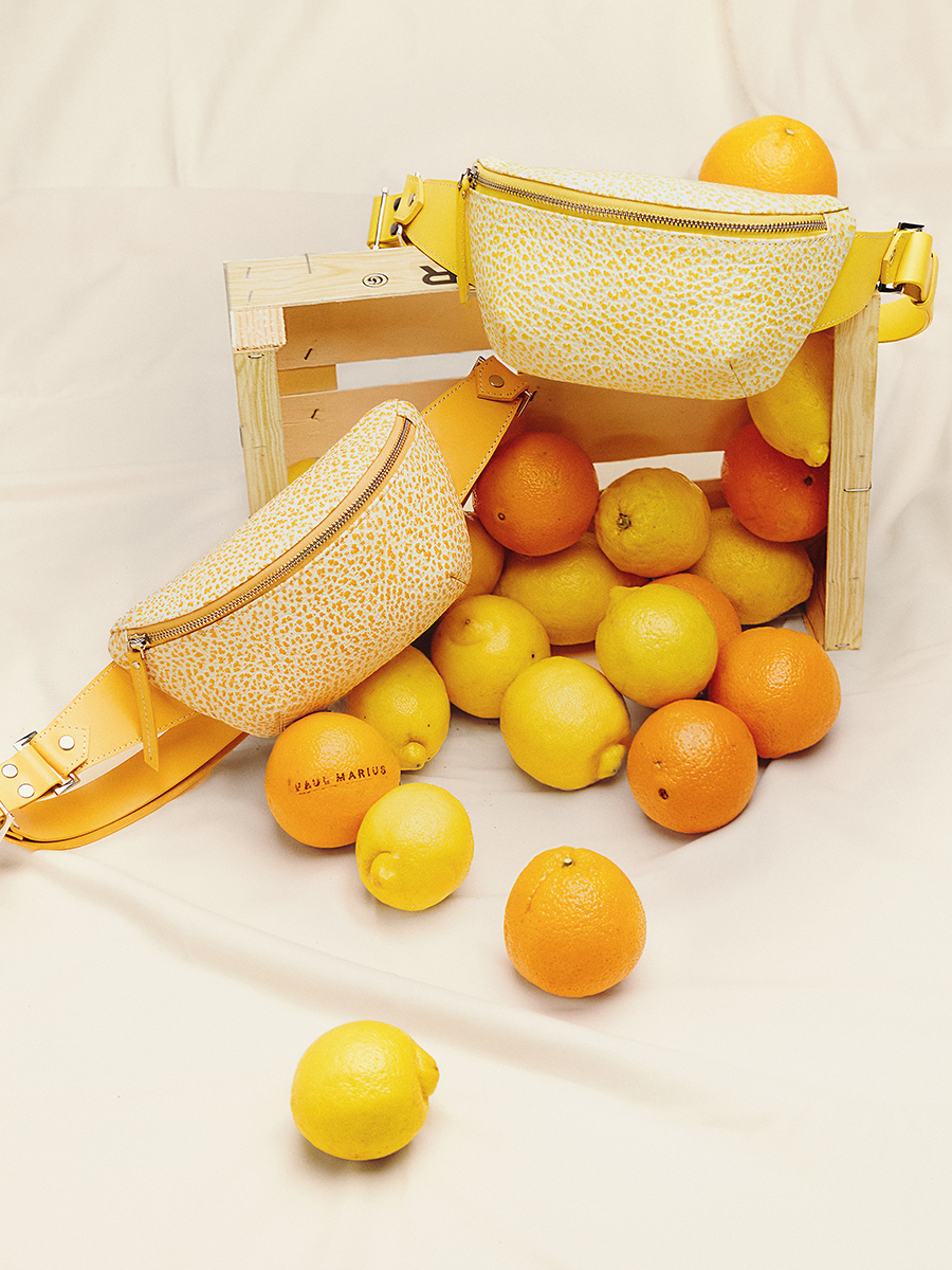Banane en cuir jaune LaBanane S - Citronnade vue portee