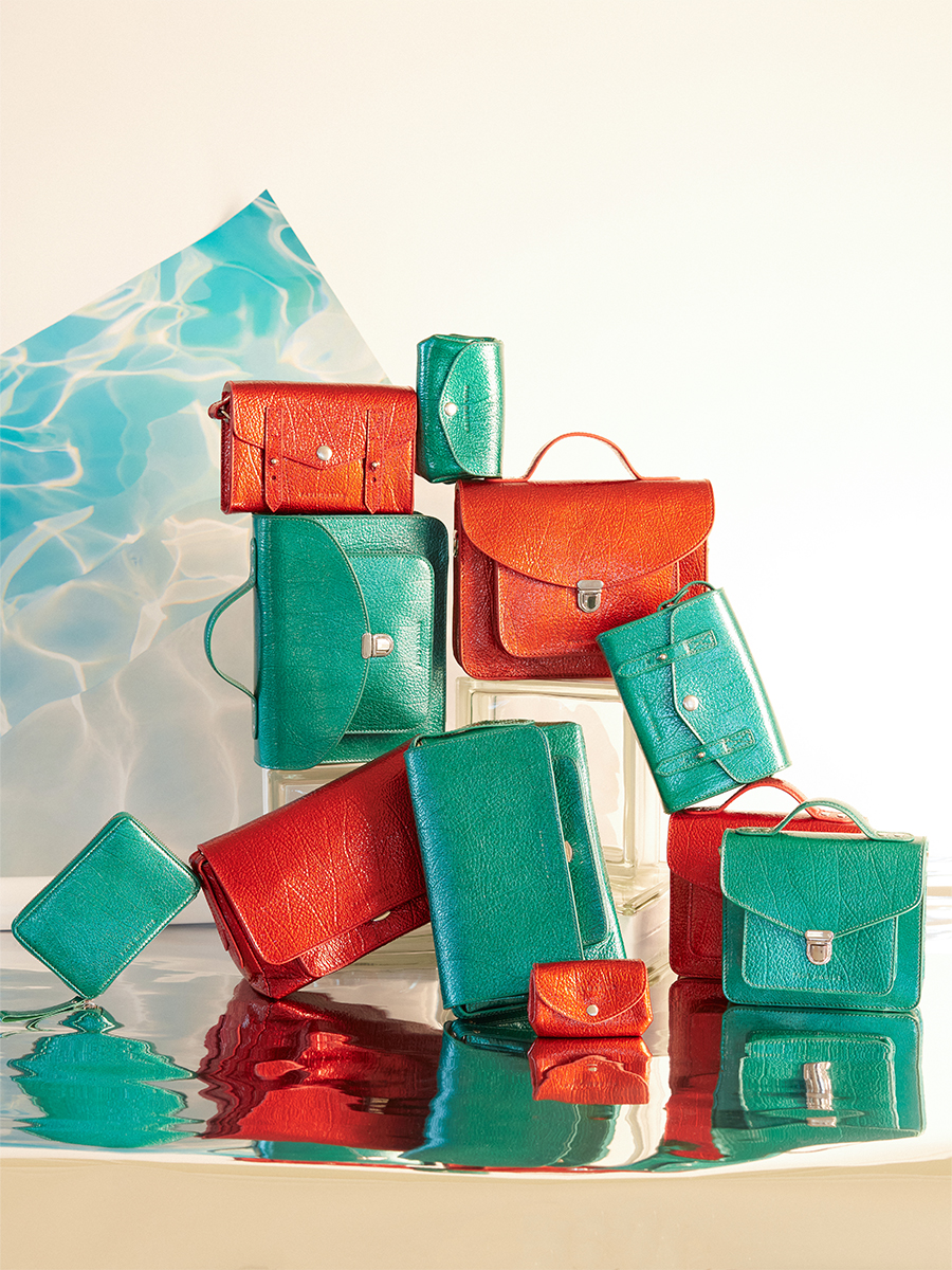 Etui à lunette en cuir bleu pour femme - vue portee