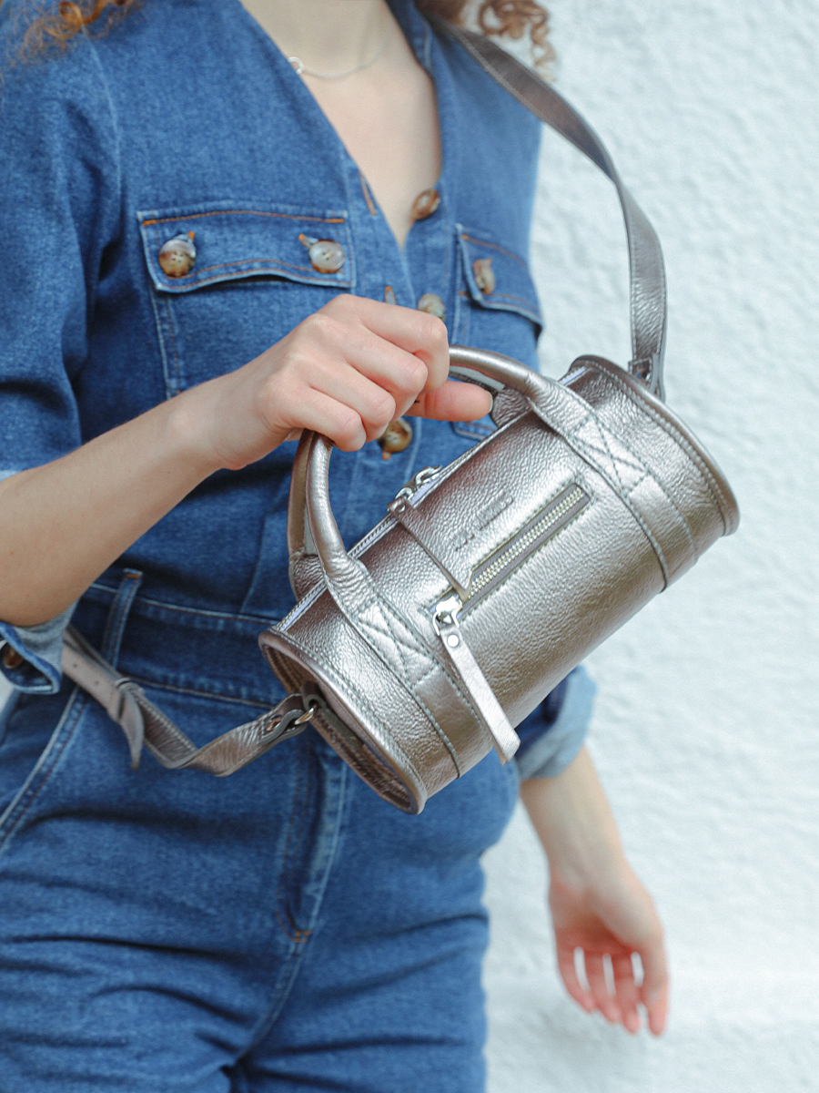 photo-matiere-sac-main-cuir-argente-femme-charlie-acier-paul-marius-w30-gm