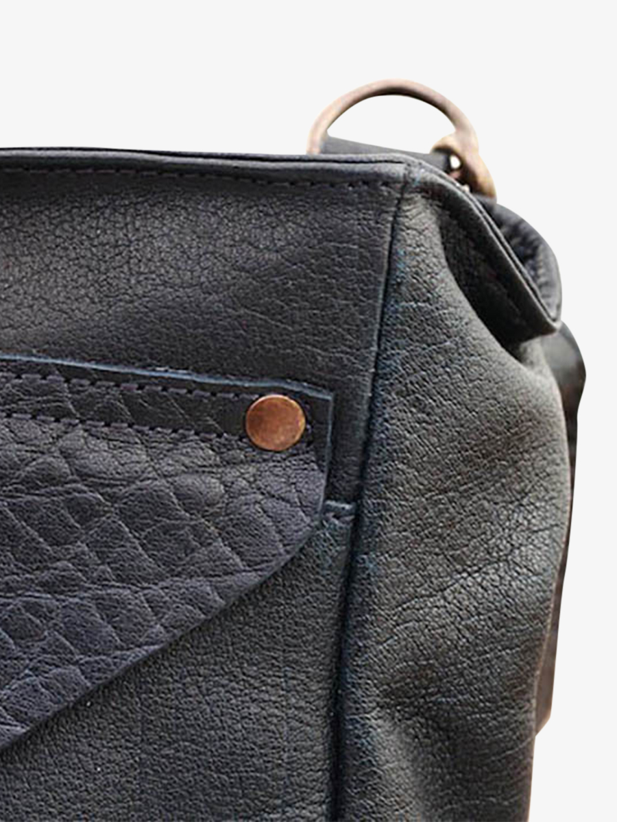 photo-matiere-sac-bandouliere-cuir-femme-bleu-legavroche-bleu-encre-paul-marius-w06-db