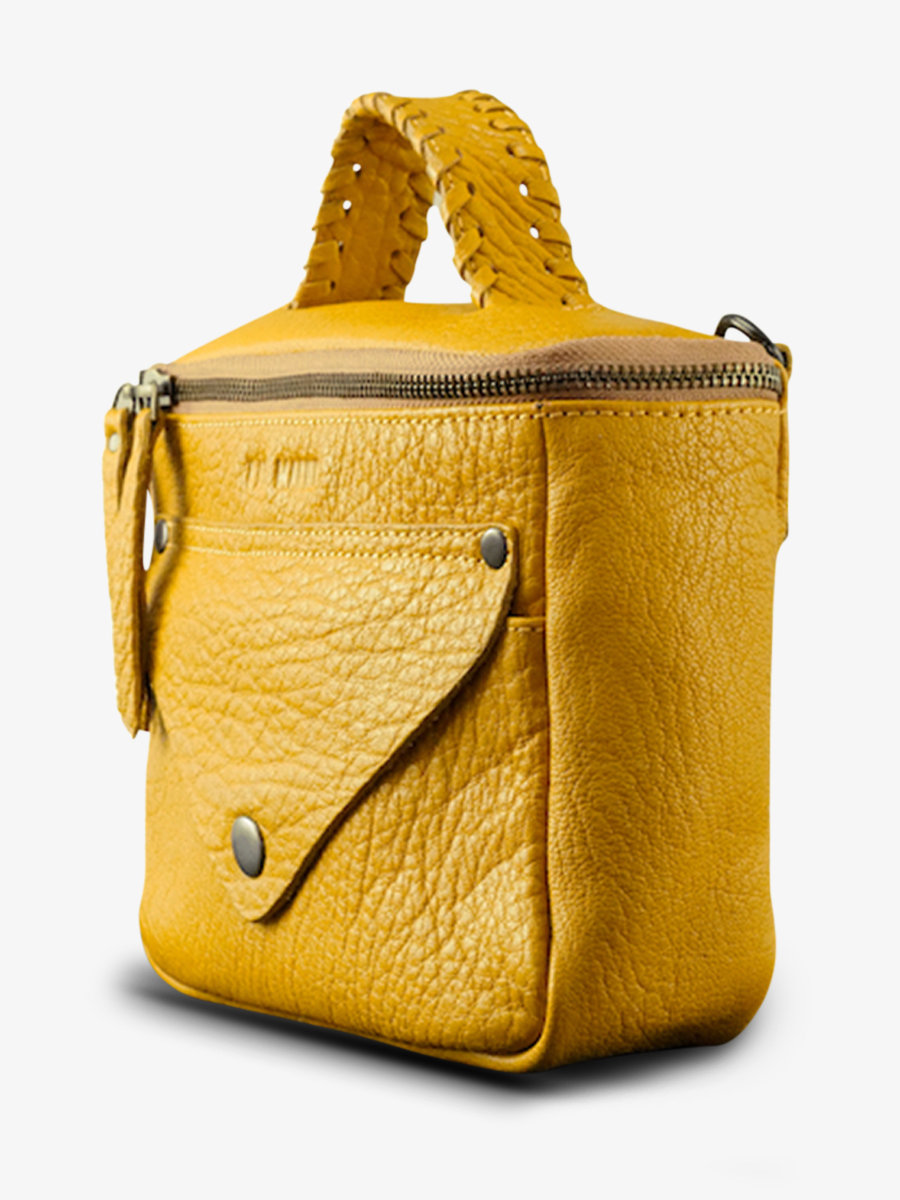 photo-vue-de-cote-sac-bandouliere-cuir-femme-jaune-legavroche-reedition-safran-paul-marius-w26-y