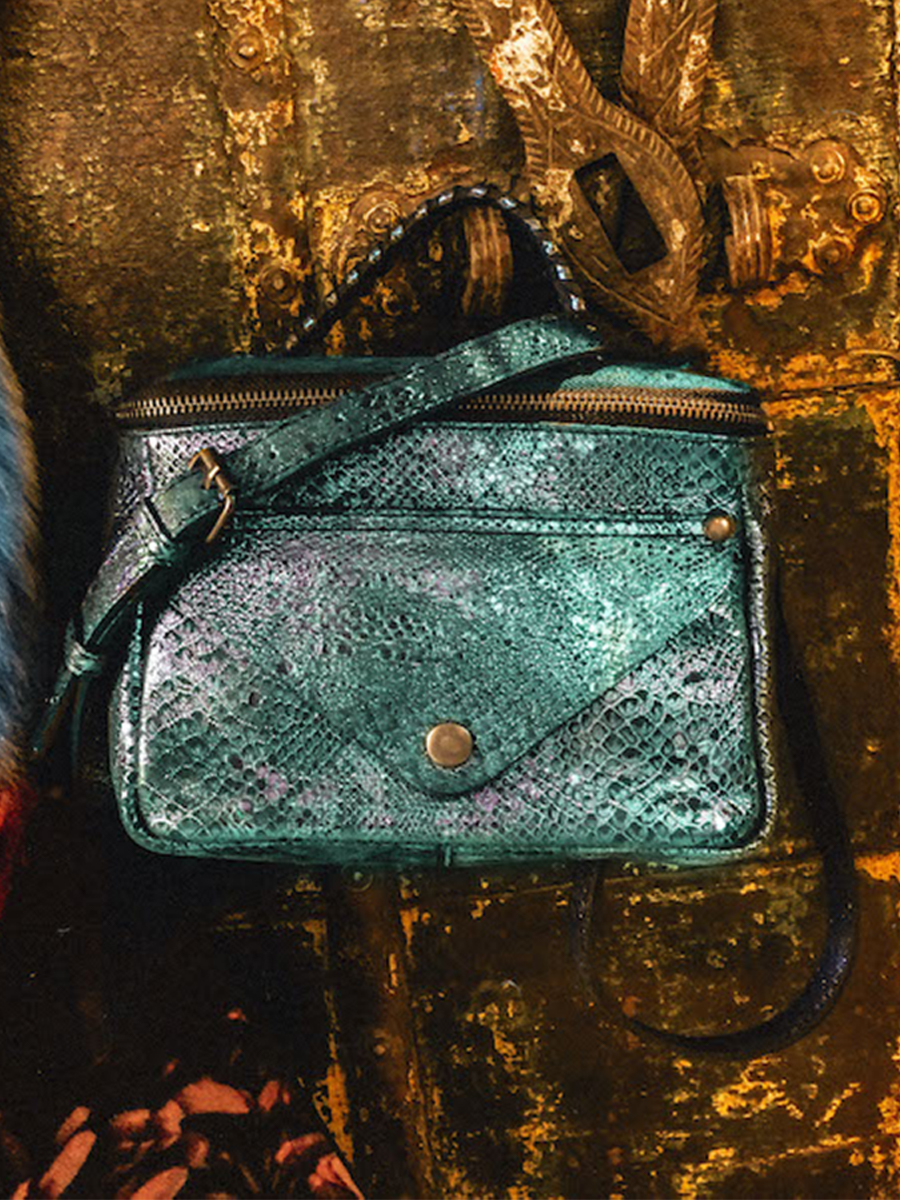 photo-matiere-sac-bandouliere-cuir-femme-bleu-vert-legavroche-reedition-boreal-paul-marius-w26-msp