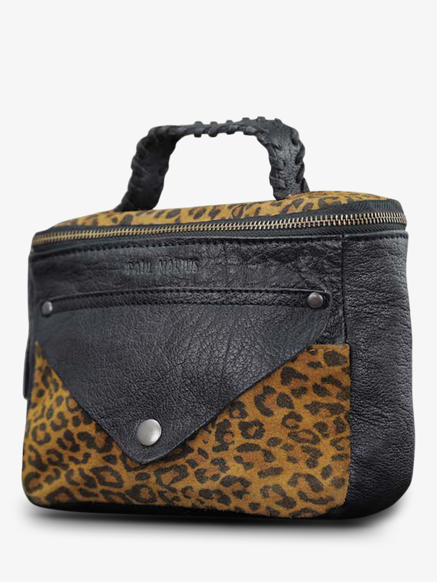 photo-vue-de-cote-sac-bandouliere-cuir-femme-noir-legavroche-reedition-leopard-noir-paul-marius-w26-lp-b