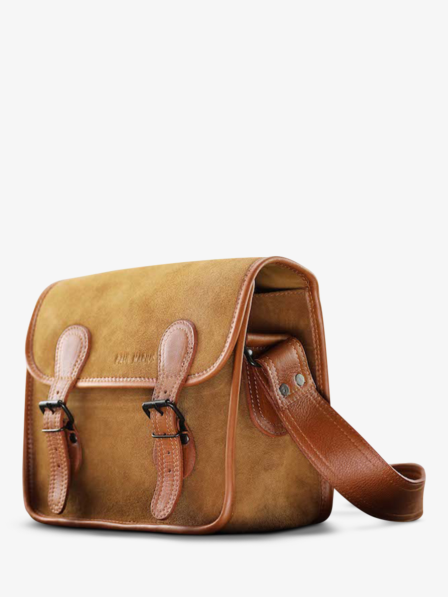 photo-vue-de-cote-sac-bandouliere-cuir-femme-marron-lasacoche-s-pampa-naturel-caramel-paul-marius-m72s10-ol-l