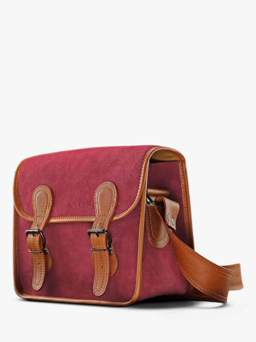 photo-vue-de-cote-sac-bandouliere-cuir-femme-marron-violet-lasacoche-s-pampa-naturel-raisin-paul-marius-m72s10-ol-dr