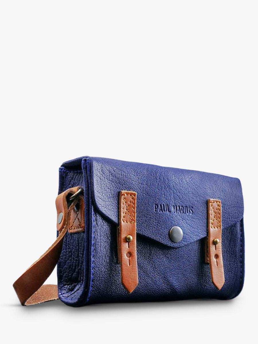 photo-vue-de-cote-sac-bandouliere-cuir-femme-bleu-le-mini-indispensable-bleu-egyptien-paul-marius-w08s-egb