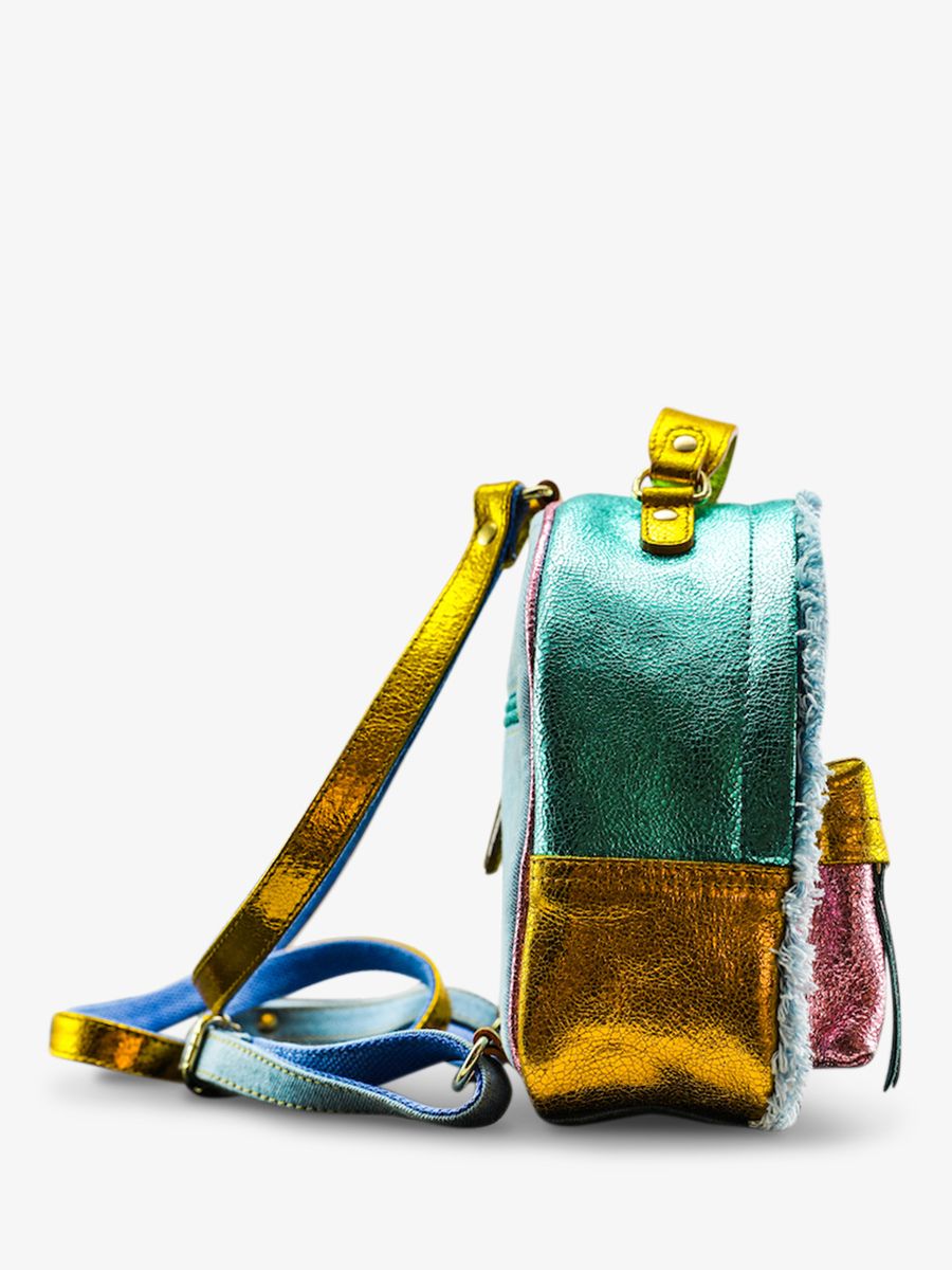 photo-vue-de-cote-petit-sac-a-dos-cuir-femme-lemini-intrepide-90s-paul-marius-m37s-denim