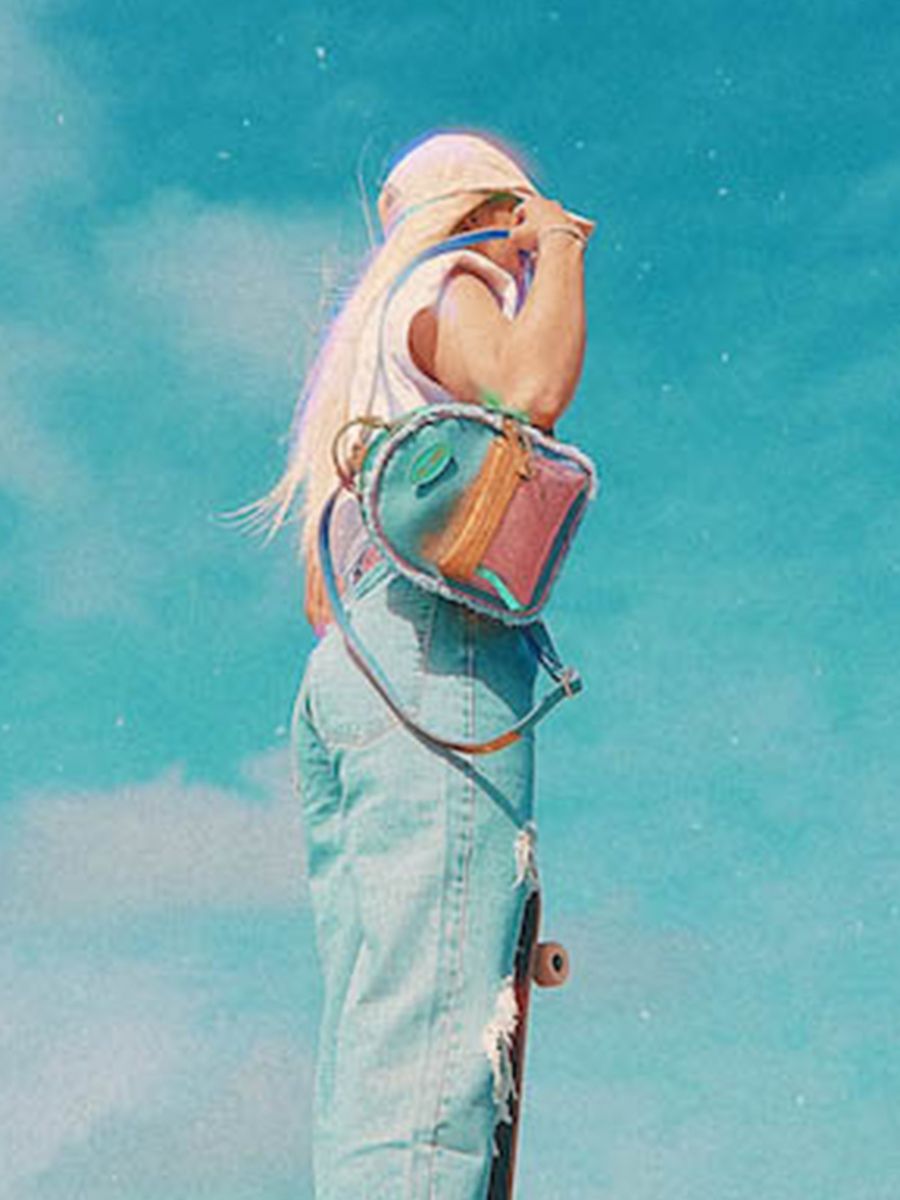 photo-vue-de-face-petit-sac-a-dos-cuir-femme-lemini-intrepide-90s-paul-marius-m37s-denim