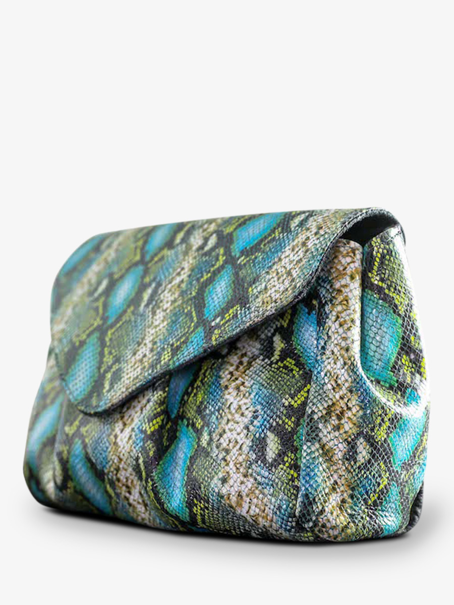 photo-vue-de-cote-sac-bandouliere-cuir-paulmarius-bleu-vert-suzon-m-python-agate-paul-marius-w25m-p-aq