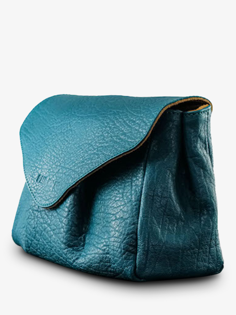 photo-vue-de-cote-sac-bandouliere-cuir-paulmarius-bleu-suzon-m-bleu-piscine-paul-marius-w25m-blu