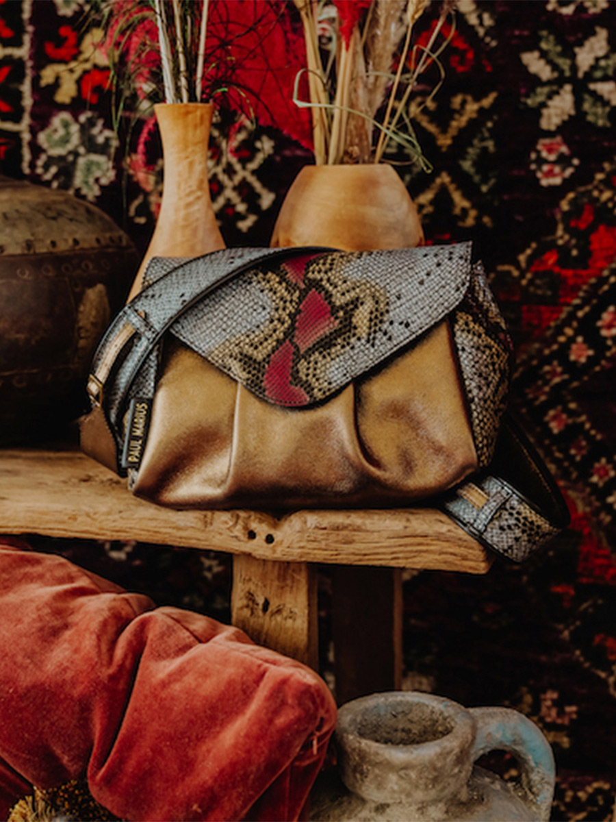 photo-vue-de-cote-sac-bandouliere-cuir-paulmarius-suzon-m-byzance-paul-marius-w25m-byz