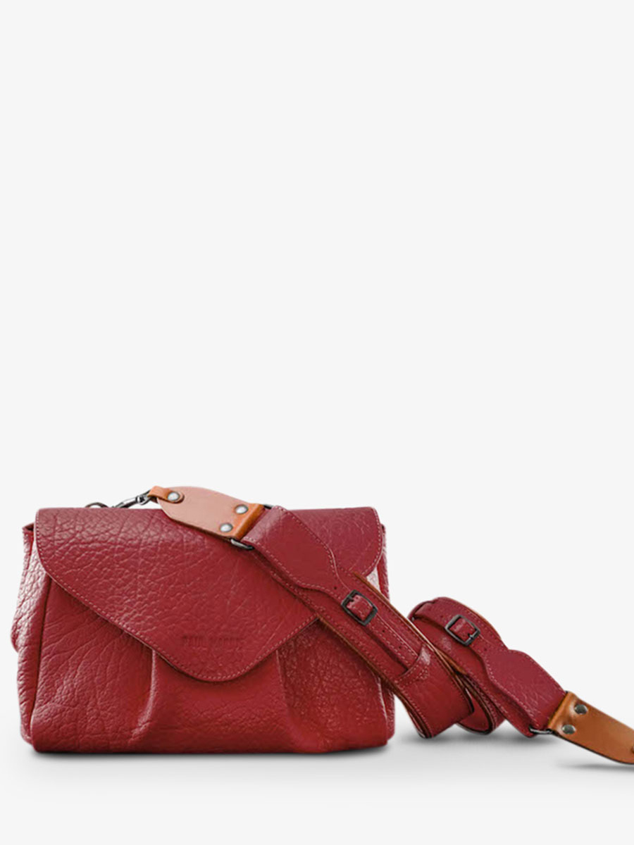 photo-vue-de-cote-sac-bandouliere-cuir-paulmarius-rouge-suzon-m-rouge-carmin-paul-marius-w25m-r