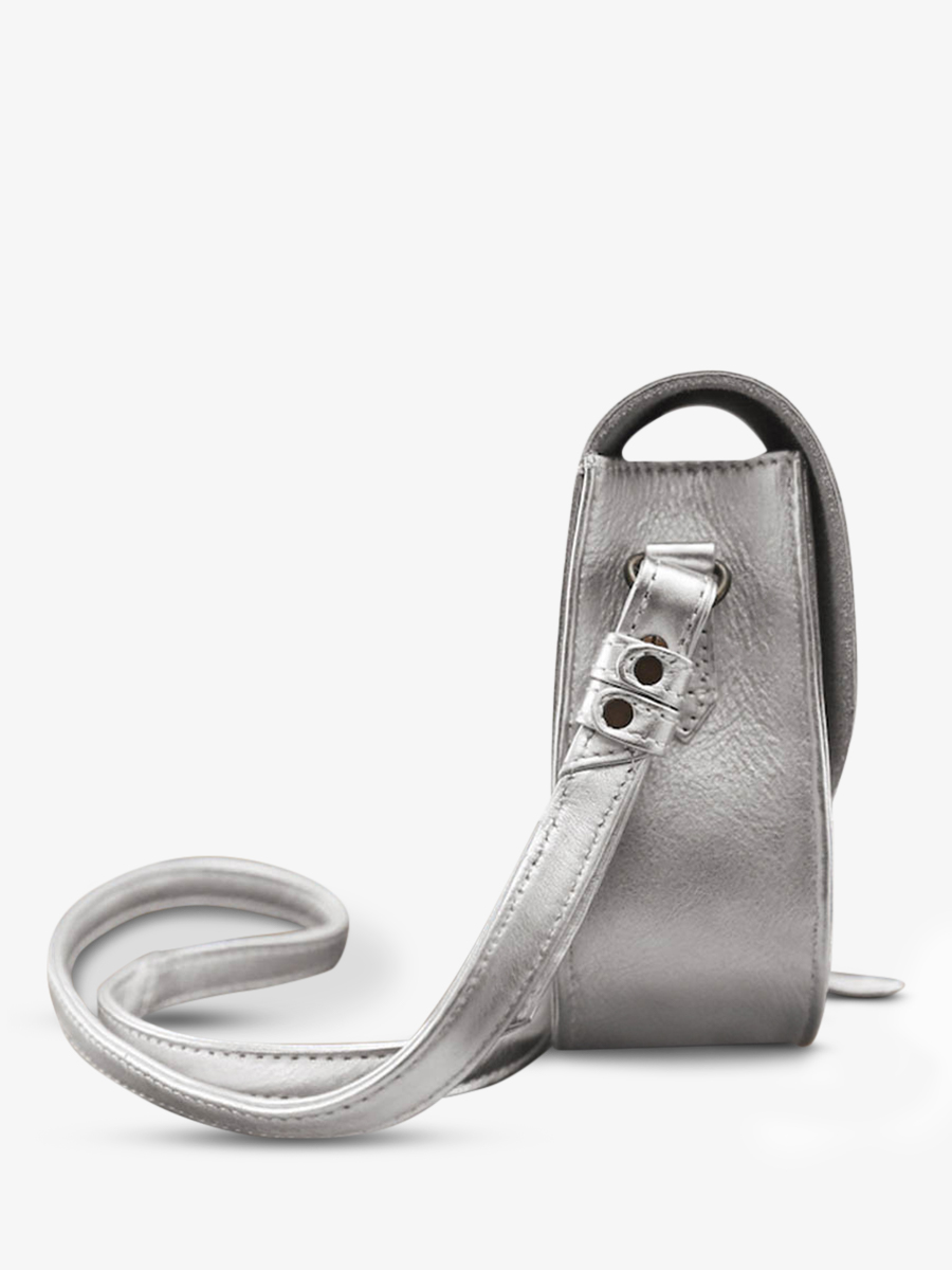 photo-vue-de-cote-sac-bandouliere-cuir-femme-argente-lidole-argente-paul-marius-w16-s