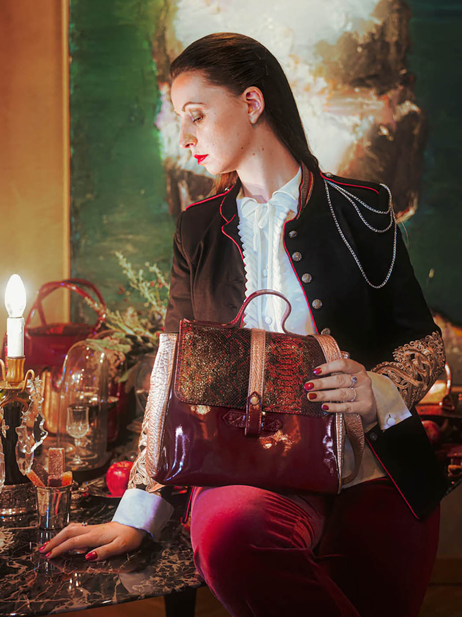 photo-portee-sac-bandouliere-cuir-femme-lecorneille-passion-paul-marius-w23-pa