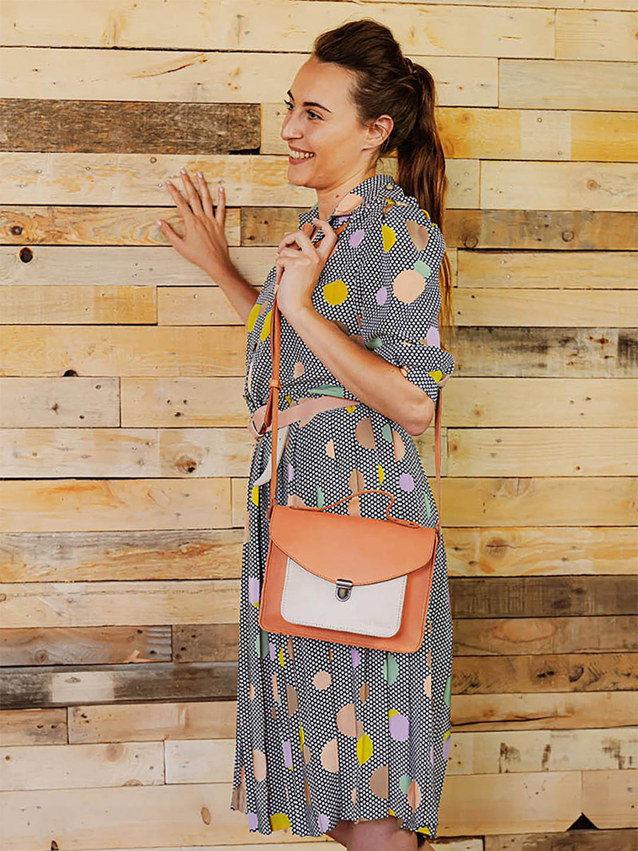 photo-portee-sac-bandouliere-cuir-femme-orange-mademoiselle-george-cupcake-abricot-paul-marius-w05-ck-ab