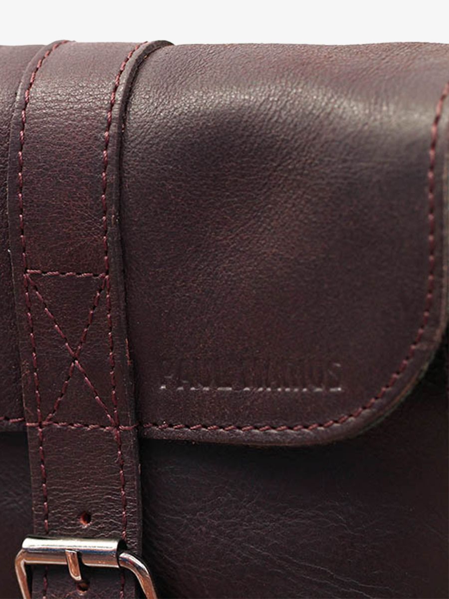 photo-matiere-petit-sac-bandouliere-cuir-femme-noir-lessentiel-indus-paul-marius-m21-d