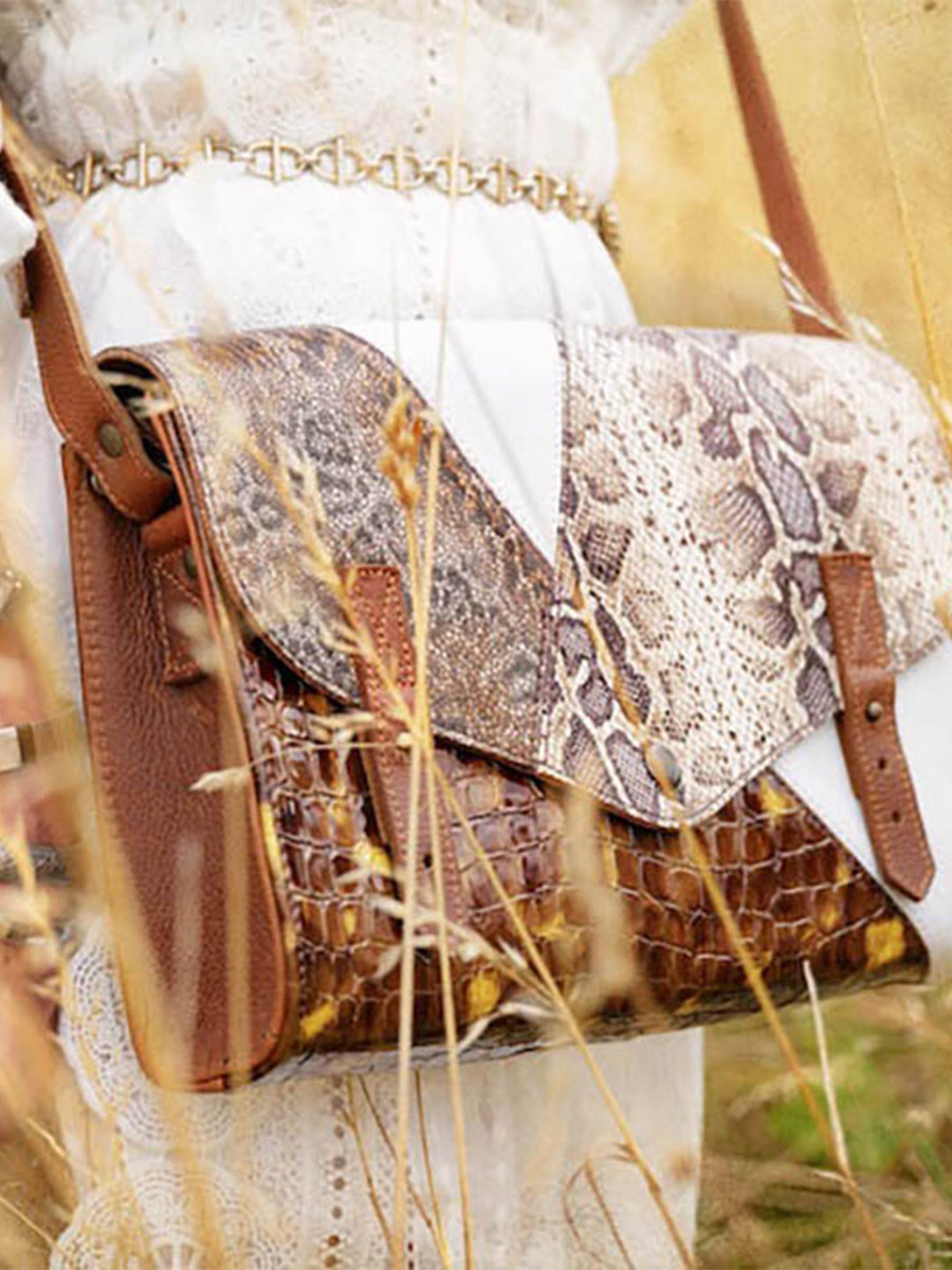 photo-portee-sac-bandouliere-cuir-femme-multicolore-lindispensable-chimere-colorado-paul-marius-w08-ch-cl