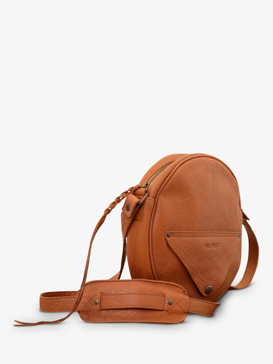 photo-vue-de-cote-sac-bandouliere-cuir-femme-beige-lecrin-sable-paul-marius-w15-n