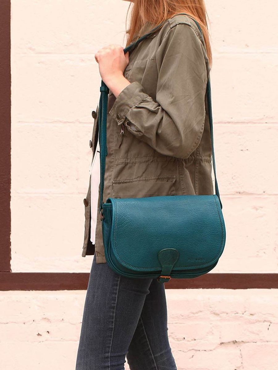 photo-vue-de-face-sac-bandouliere-cuir-femme-bleu-levagabond-bleu-piscine-paul-marius-m44l-blu