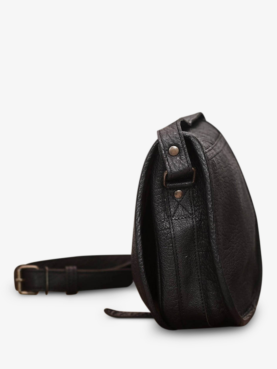 photo-vue-de-cote-sac-bandouliere-cuir-femme-noir-levagabond-noir-paul-marius-m44l-b