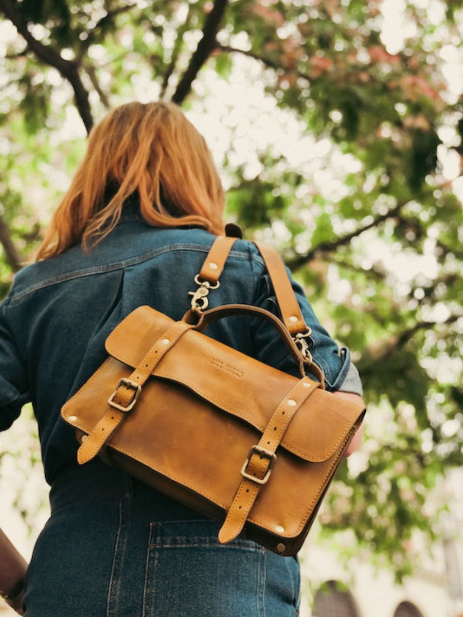 L'Enveloppe Réédition Miel Huilé - sac bandoulière cuir femme Marron | PAUL  MARIUS