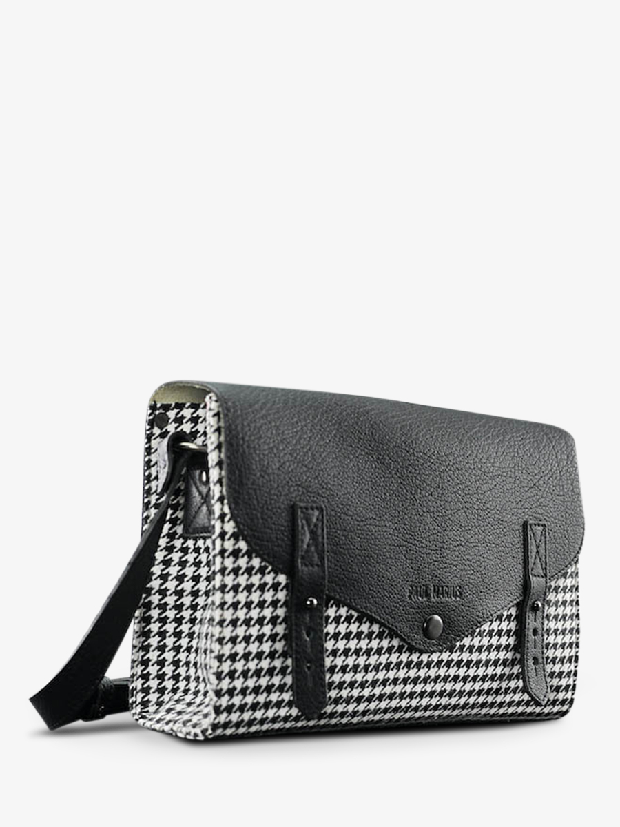 photo-vue-de-cote-sac-bandouliere-cuir-femme-noir-lindispensable-grand-prix-noir-paul-marius-w08-hs-b