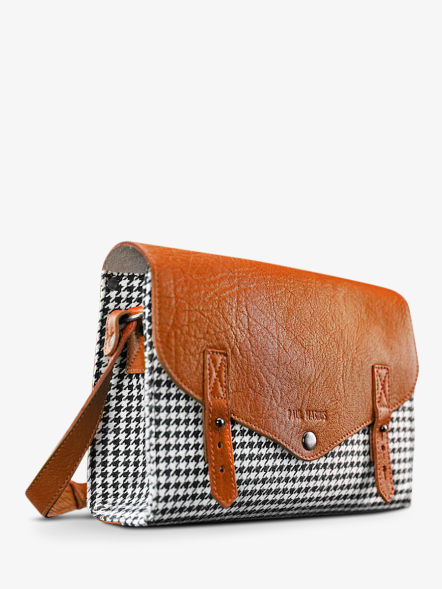 photo-vue-de-cote-sac-bandouliere-cuir-femme-orange-lindispensable-grand-prix-tangerine-paul-marius-w08-hs-o