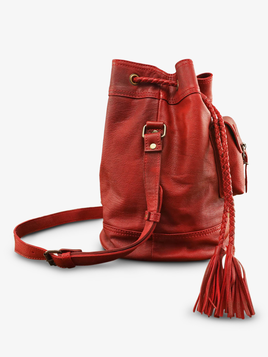 photo-vue-de-cote-sac-seau-cuir-femme-rouge-leflâneur-rouge-huile-paul-marius-m303-or