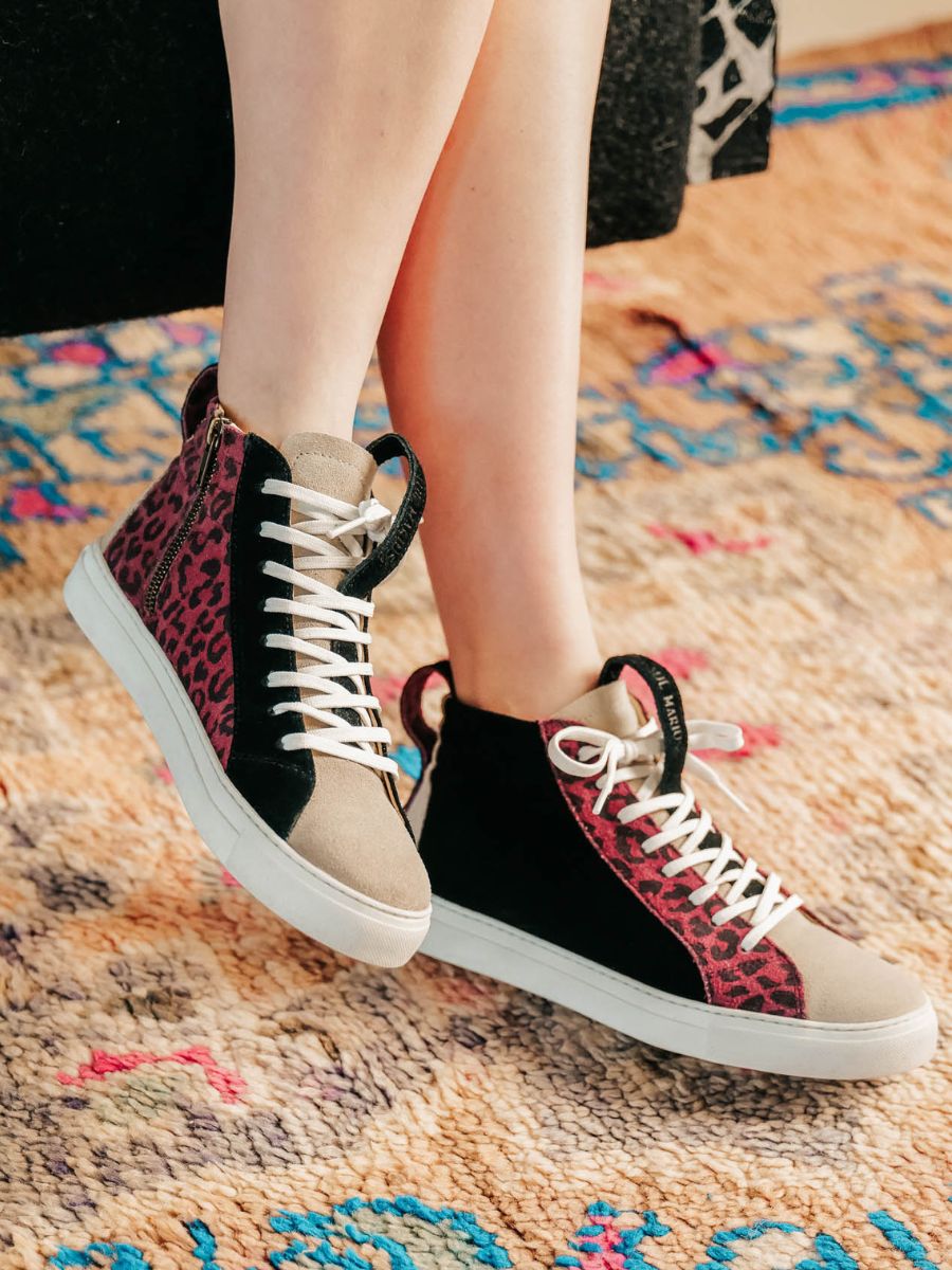 photo-portee-sneaker-femme-cuir-leopard-violet-pm001-leopard-prune-paul-marius-pm001-lp-p-s35