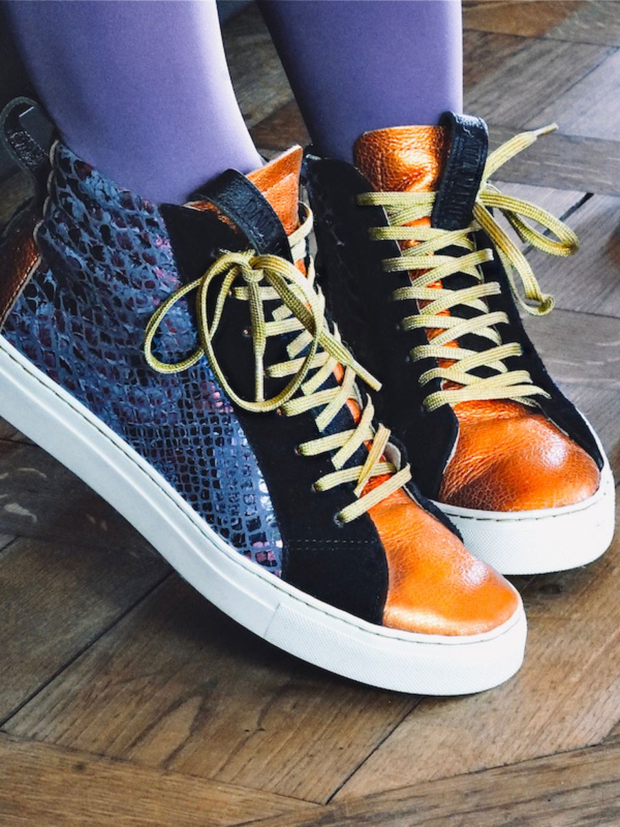 photo-vue-de-face-sneaker-femme-cuir-orange-bleu-pm001-python-abysse-orange-metallise-paul-marius-pm001-p-ab-mco-s36