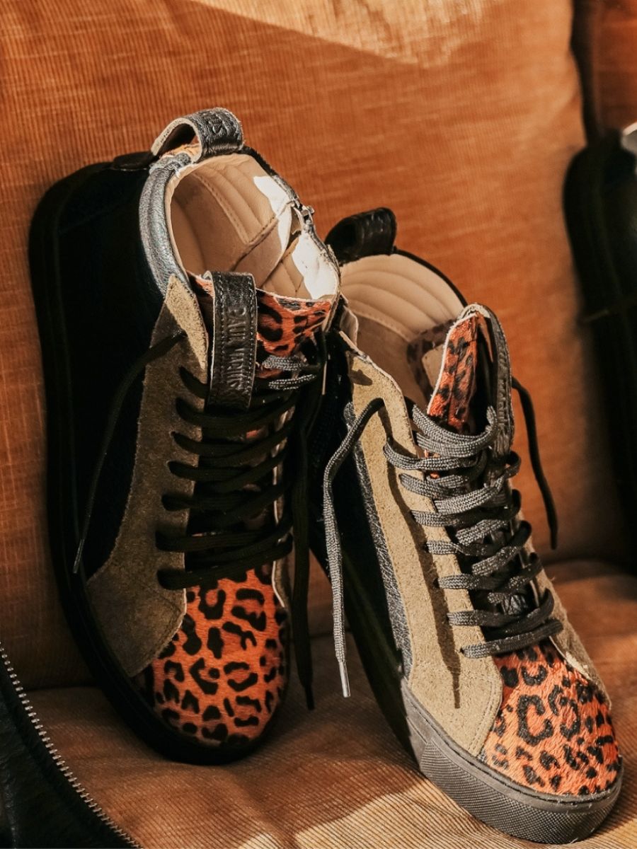 photo-vue-de-cote-sneaker-femme-cuir-leopard-marron-noir-pm001-leopard-naturel-noir-kaki-paul-marius-pm001-lp-l-b-k-s36