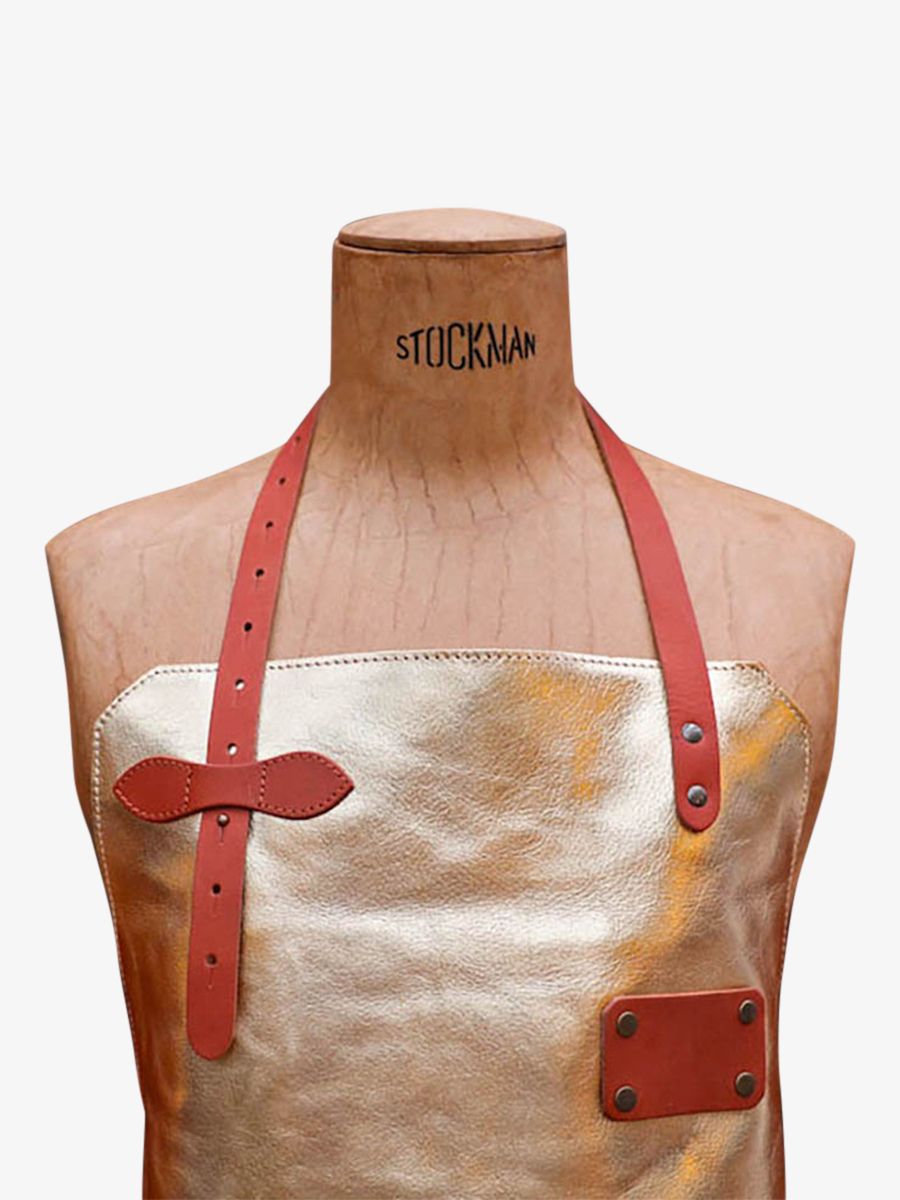 photo-vue-de-face-tablier-cuir-jardinage-dore-letablier-en-cuir-dore-paul-marius-apron-leather-g