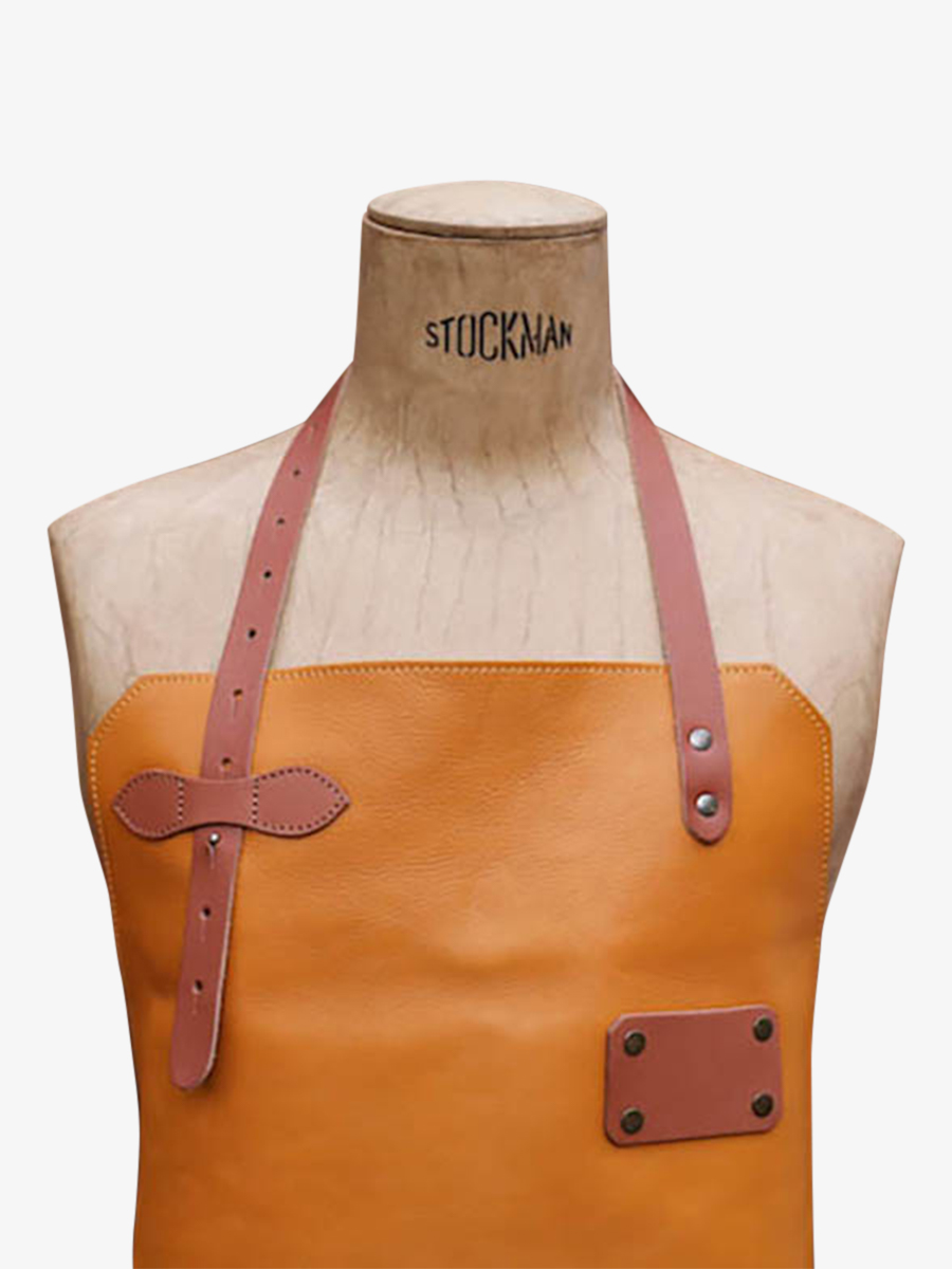 photo-vue-de-face-tablier-cuir-jardinage-jaune-letablier-en-cuir-safran-paul-marius-apron-leather-y