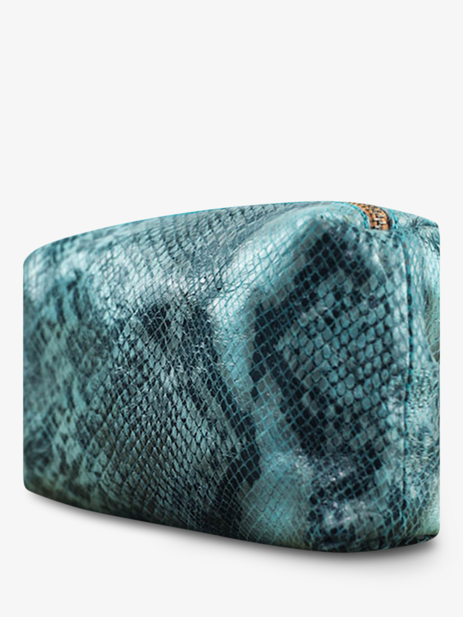 photo-vue-de-dos-pochette-cuir-femme-bleu-adele-python-bleu-piscine-paul-marius-m500-p-blu