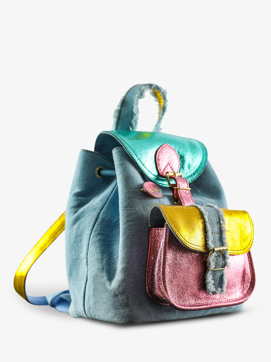 photo-vue-de-cote-sac-a-dos-cuir-femme-lebaroudeur-90s-paul-marius-m40-denim