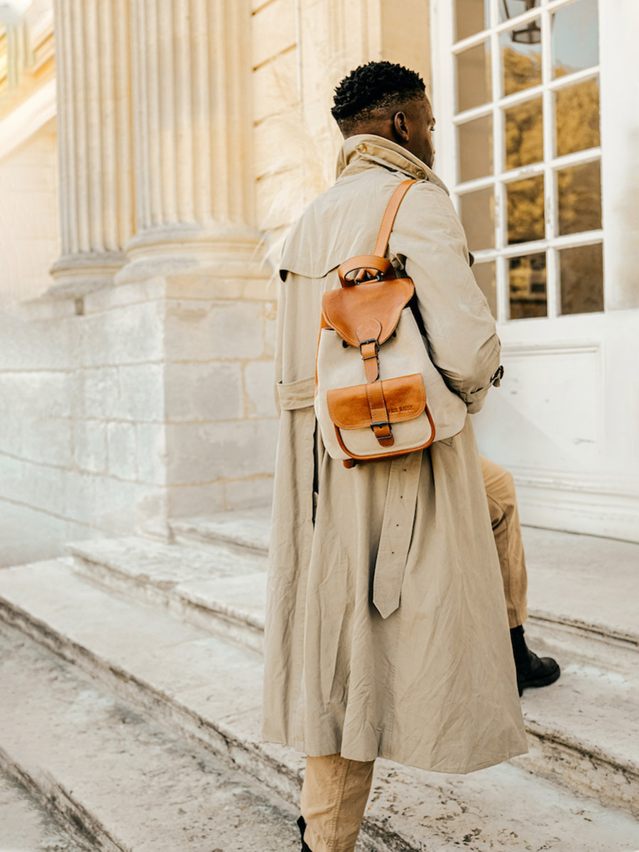 photo-portee-sac-a-dos-cuir-femme-marron-beige-lebaroudeur-pampa-naturel-craie-paul-marius-m39-ol-cr