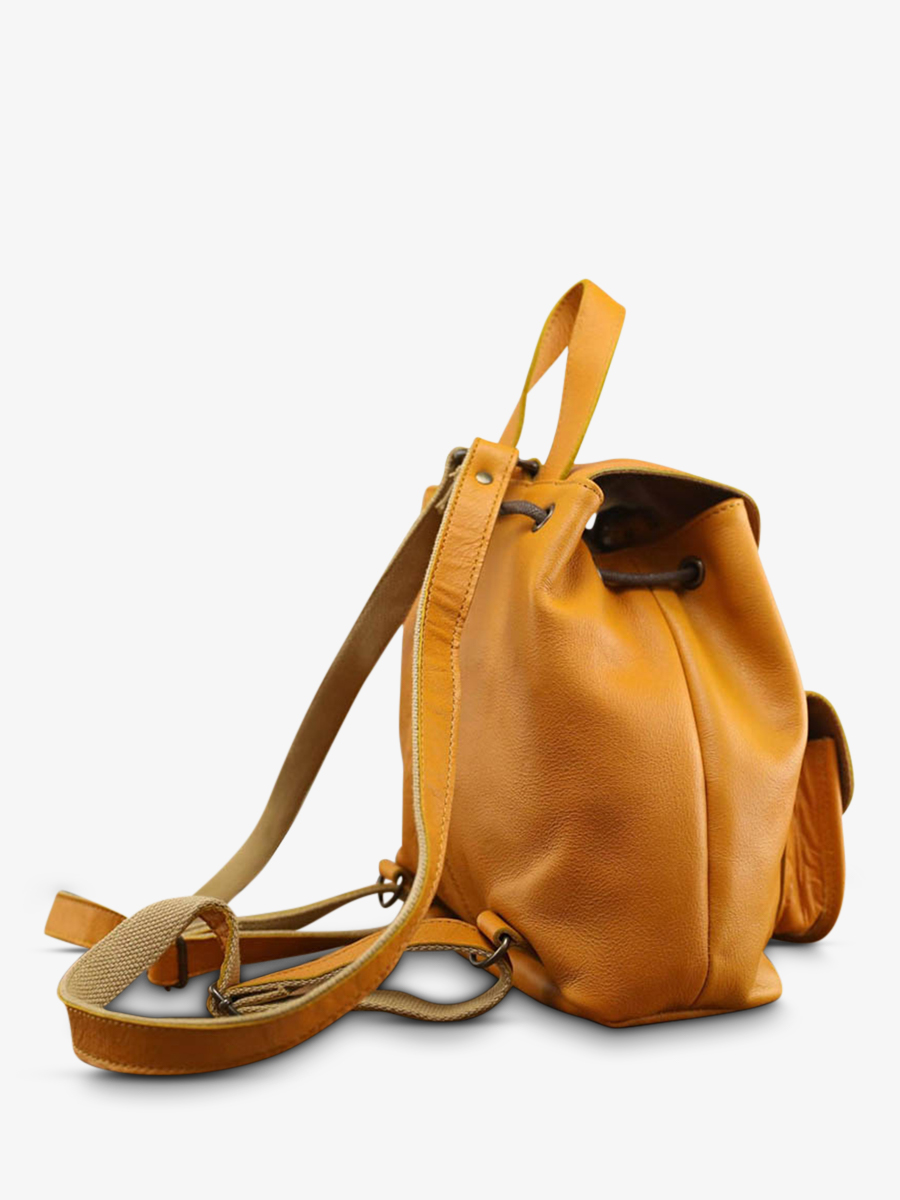 photo-vue-de-cote-sac-a-dos-cuir-femme-jaune-lebaroudeur-safran-paul-marius-m40-y