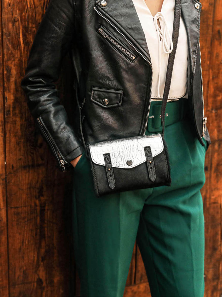 photo-portee-sac-bandouliere-cuir-femme-argente-noir-le-mini-indispensable-caiman-argente-noir-paul-marius-w08s-c-s-b