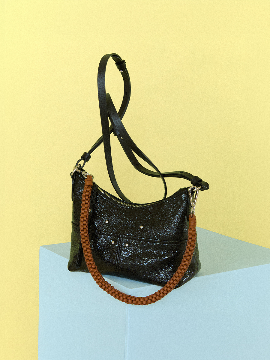 photo de la matière, petit sac bandoulière cuir noir métallisé, Paul Marius LeLoustic Éclipse