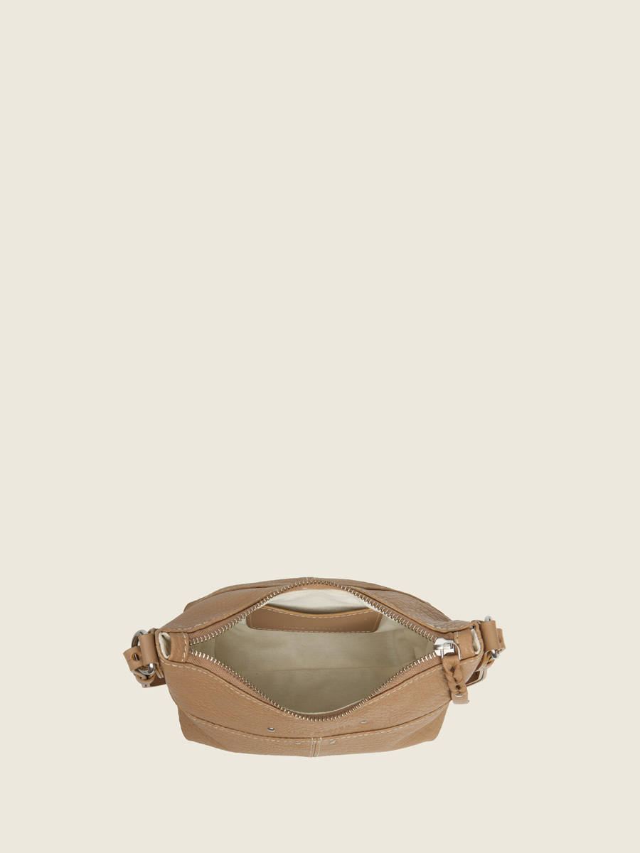 photo vue de l’intérieur, petit sac bandoulière cuir taupe, Paul Marius LeLoustic taupe