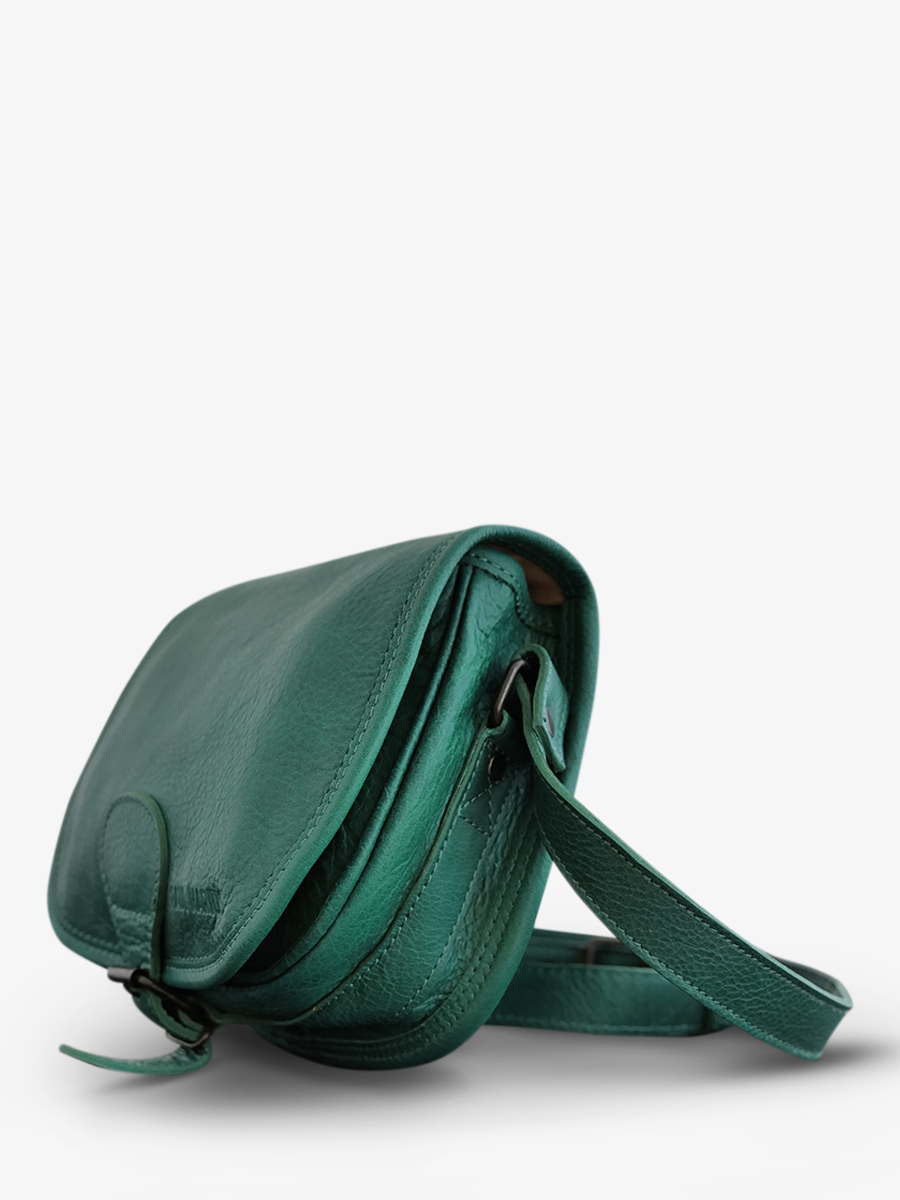 photo-vue-de-cote-sac-bandouliere-cuir-femme-vert-paul-marius-lebohemien