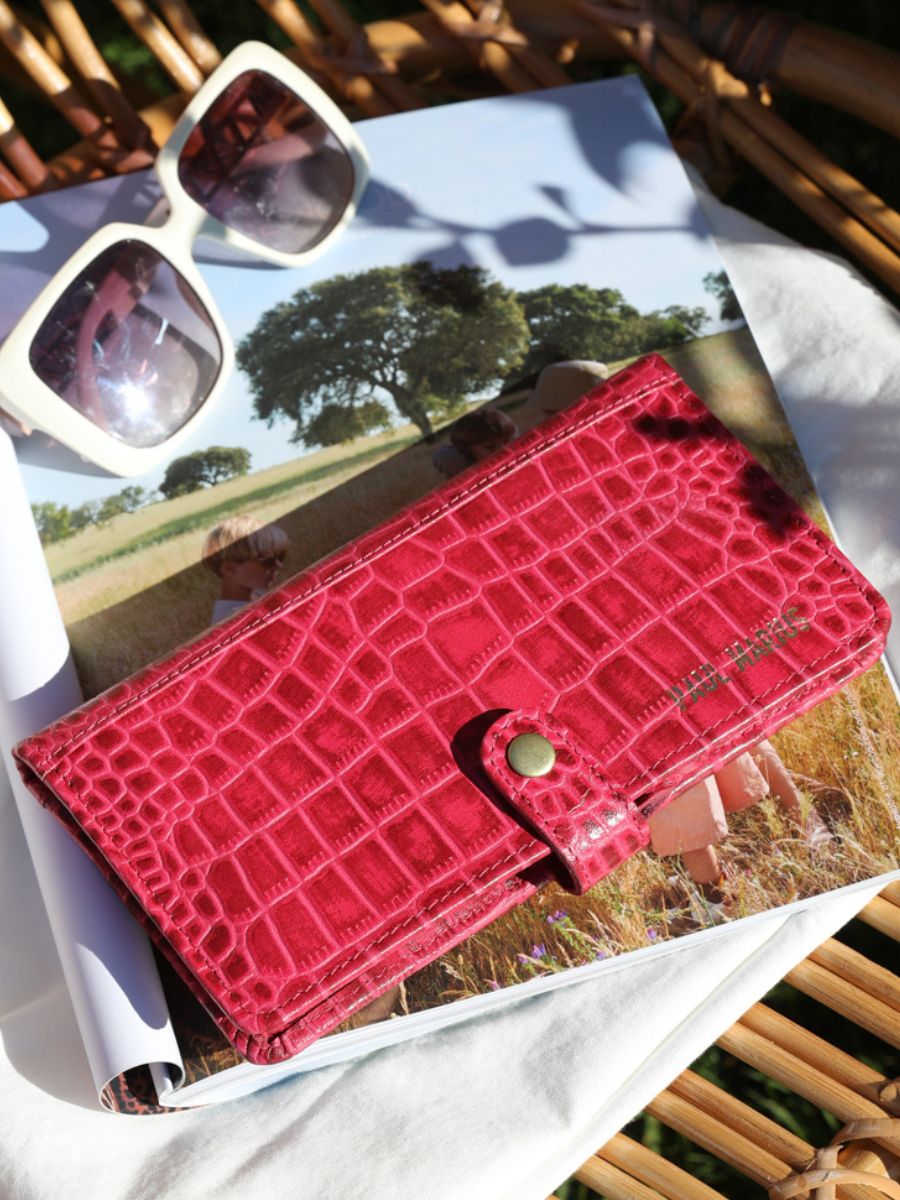 photo-matiere-portefeuille-cuir-femme-rose-leportefeuille-charlotte-n2-alligator-cocktail-tourmaline-paul-marius-m67-a-pi