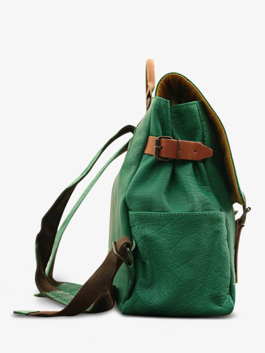 photo-vue-de-cote-sac-a-dos-en-cuir-vert-laudacieux-vert-jungle-paul-marius-w14-gr