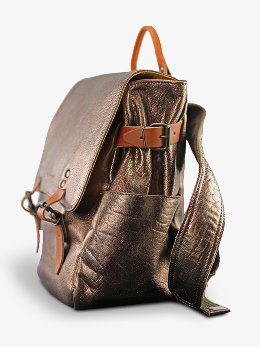 photo-vue-de-cote-sac-a-dos-en-cuir-cuivre-laudacieux-cuivre-paul-marius-w14-c