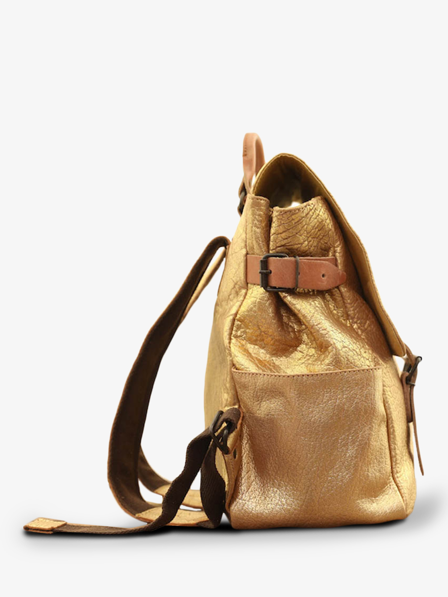 photo-vue-de-cote-sac-a-dos-en-cuir-dore-laudacieux-dore-paul-marius-w14-g