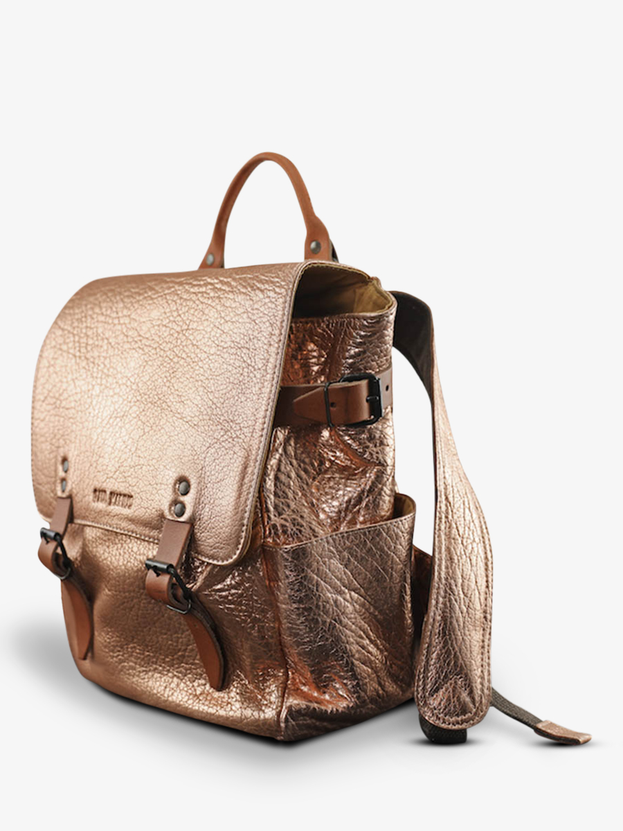 photo-vue-de-cote-sac-a-dos-en-cuir-rose-dore-laudacieux-or-rose-paul-marius-w14-g-pi