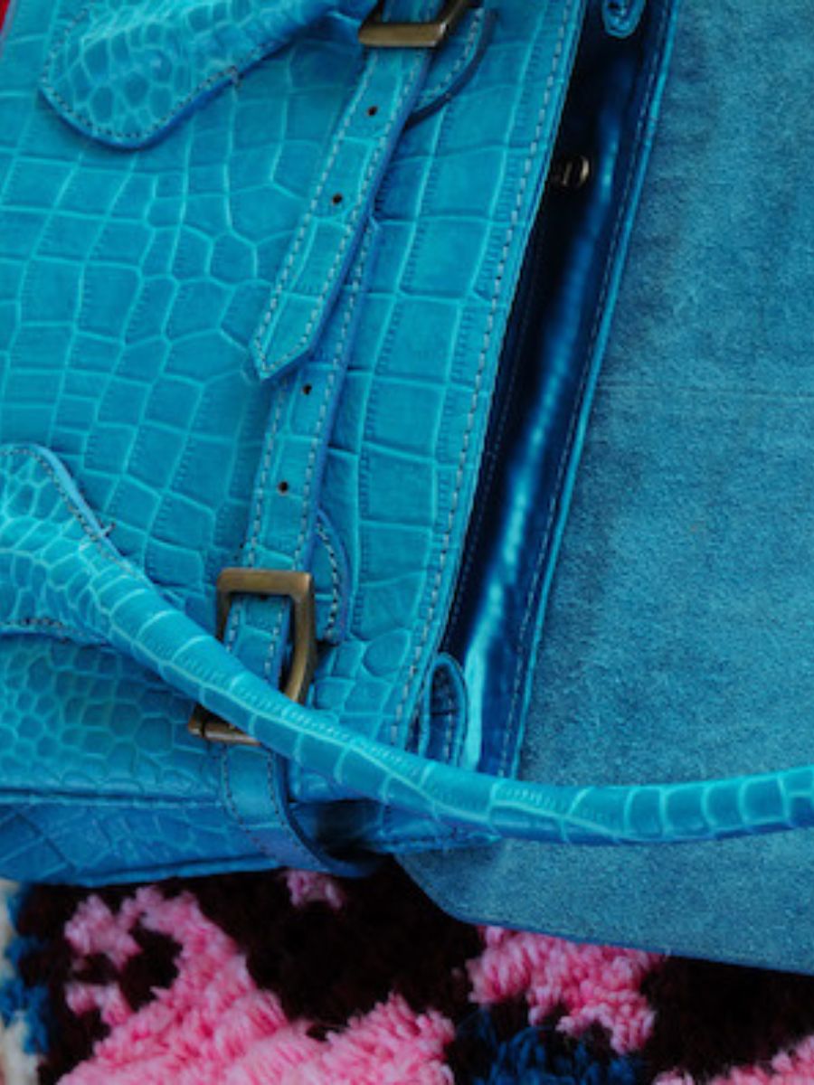 photo-matiere-sac-a-main-cuir-femme-bleu-colette-m-alligator-cocktail-topaze-paul-marius-w28m-a-blu