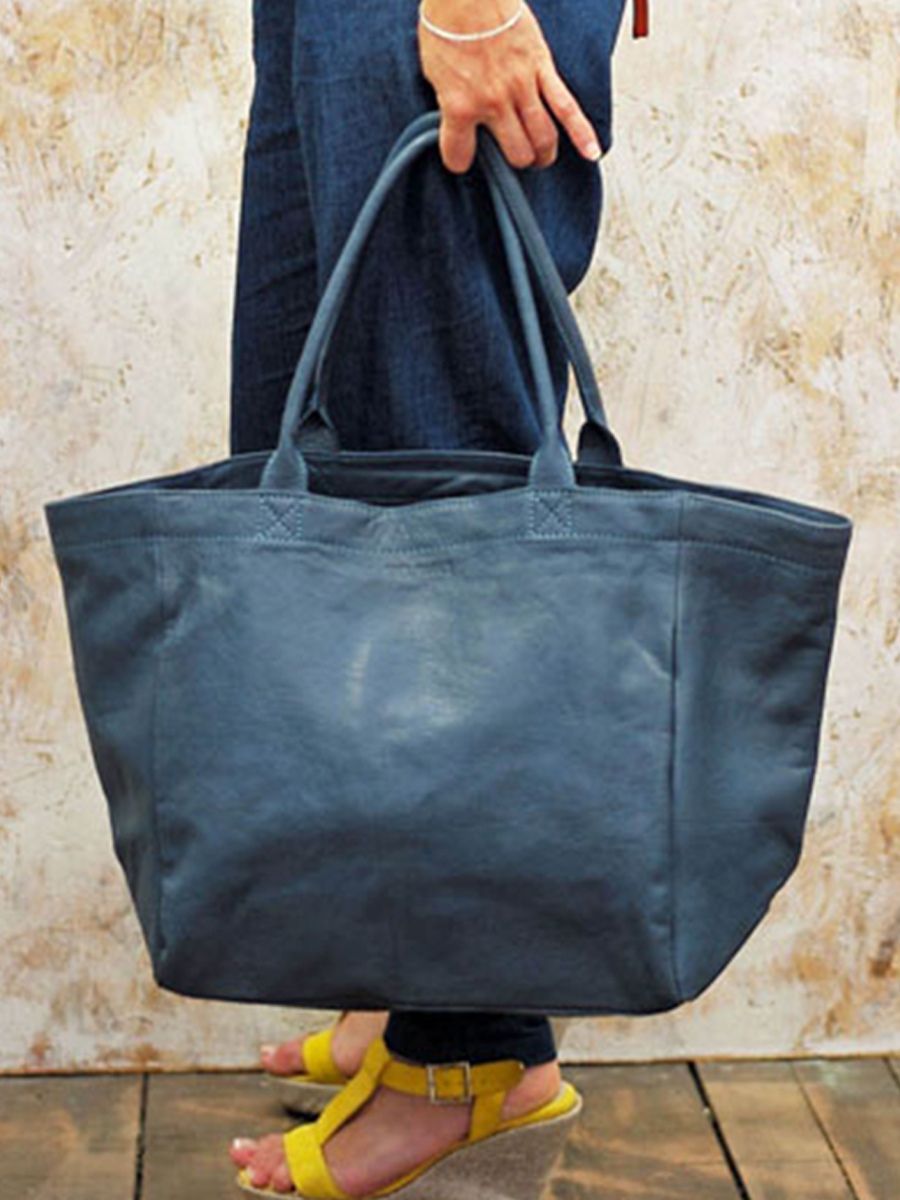 photo-portee-sac-cabas-cuir-femme-paulmarius-bleu-monpartenaire-m-bleu-delave-paul-marius-m300m-wb