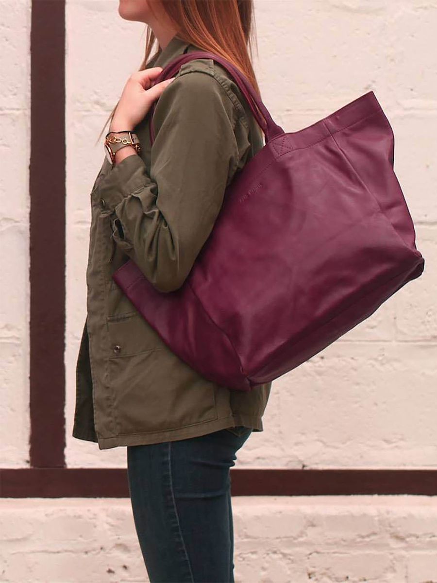 photo-portee-sac-cabas-cuir-femme-paulmarius-violet-monpartenaire-m-prune-paul-marius-m300m-p