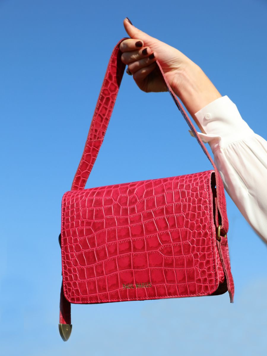 photo-matiere-sac-bandouliere-cuir-femme-rose-lebaguette-alligator-cocktail-tourmaline-paul-marius-w29-a-pi